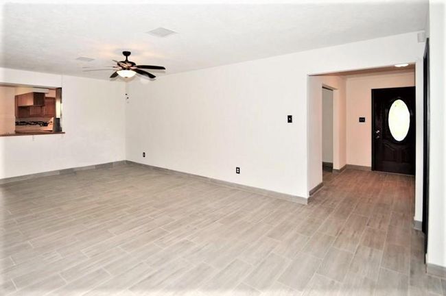 Living Area | Image 6
