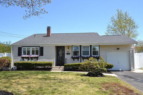 3117 Newport Ave, Medford, NY, 11763-1765 | Card Image