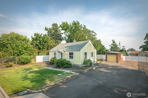 923 Carrie Ave, Walla Walla, WA, 99362-1020 | Card Image