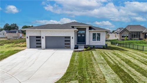 6010 Apache Dr, Shawnee, KS, 66226-2726 | Card Image