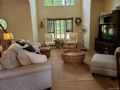 11 Beacham Rd, Rhinebeck, NY, 12572-3001 | Card Image