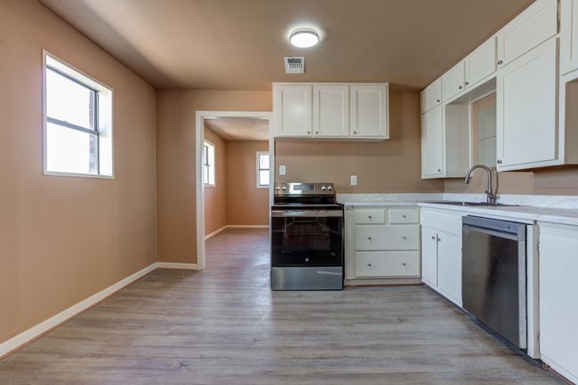 208 Avenue X, House other with 3 bedrooms, 2 bathrooms and null parking in Levelland TX | Image 22