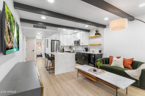 8-3002 N 32nd St, Phoenix, AZ, 85018-6869 | Card Image