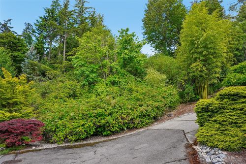 8114 W Mercer Way, Mercer Island, WA, 98040-5629 | Card Image