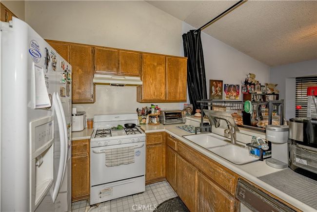 UNIT-19 - 11350 Foothill Blvd, Condo with 2 bedrooms, 2 bathrooms and 2 parking in Sylmar CA | Image 4