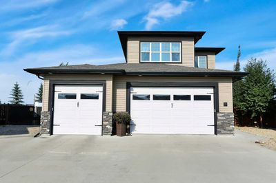 11 Henderson Close, House detached with 4 bedrooms, 3 bathrooms and 8 parking in Penhold AB | Image 1