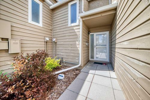 205-829 Coach Bluff Cres Sw, Calgary, AB, T3H1B1 | Card Image