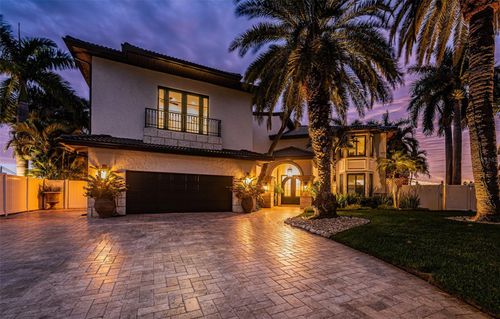 7800 9th Ave S, St Petersburg, FL, 33707-2731 | Card Image