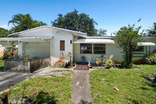 7509 Garfield St, Hollywood, FL, 33024-5327 | Card Image