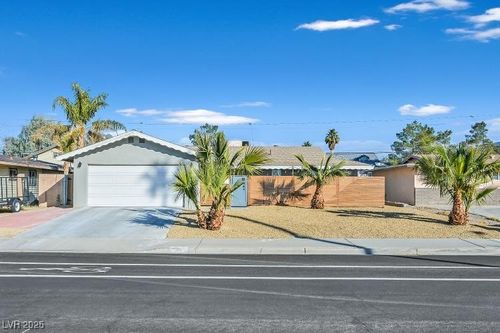 105 Shadow Ln, Las Vegas, NV, 89106-4301 | Card Image