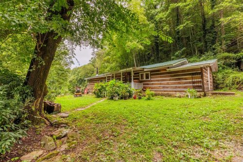 285 Silvermine Branch Rd, Bryson City, NC, 28713-6827 | Card Image