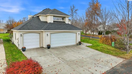 7 Buttercup Ct, Pasco, WA, 99301-1898 | Card Image