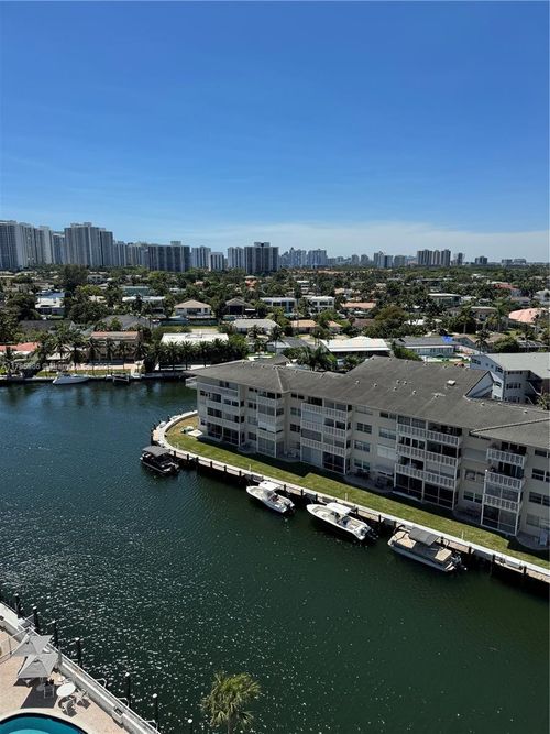 apt-11j-427 Golden Isles Dr, Hallandale Beach, FL, 33009-7545 | Card Image