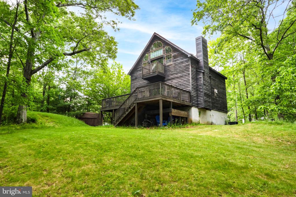 Betsy Ct, Stroudsburg, PA 18360