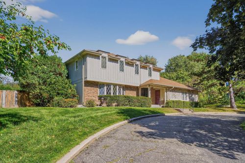 679 Maple Park Dr, Mendota Heights, MN, 55118-1711 | Card Image