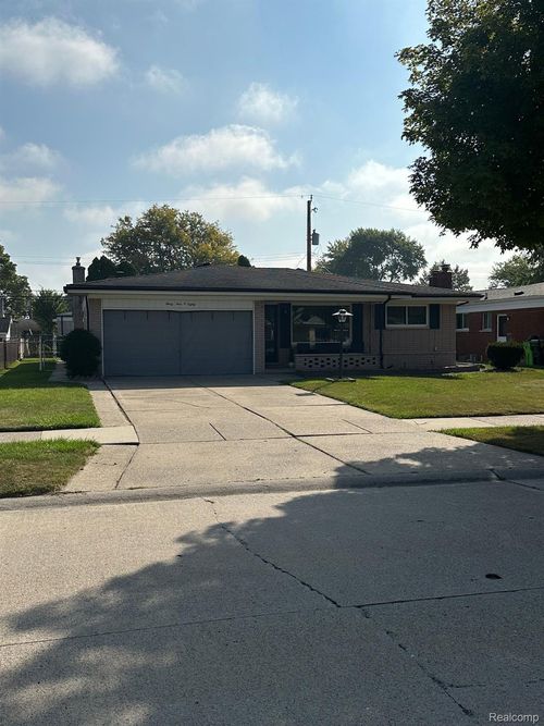 34080 Brookshire Dr, Sterling Heights, MI, 48312-5608 | Card Image