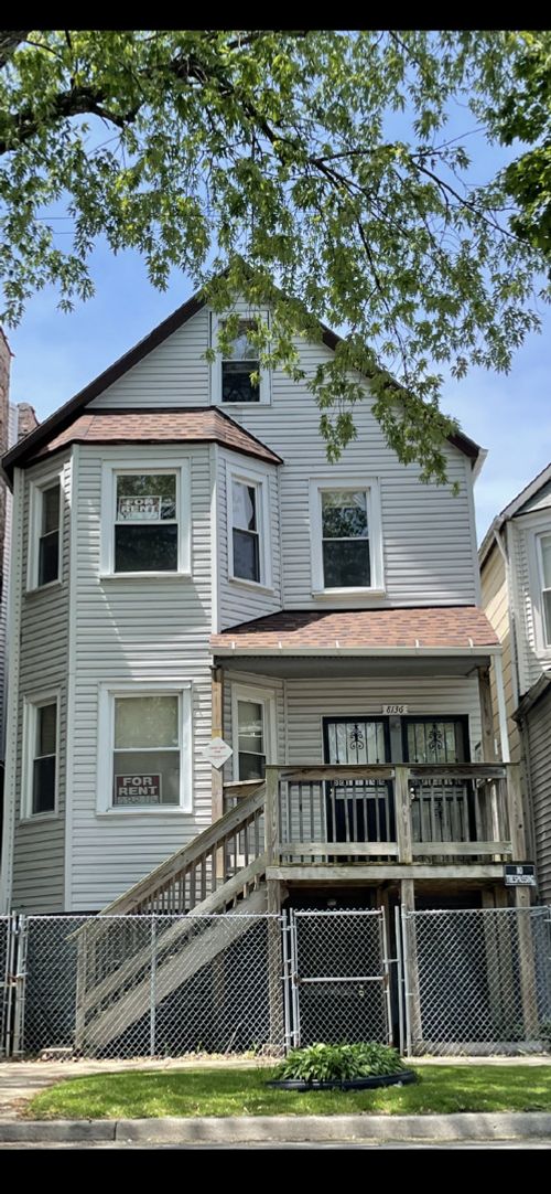 apt-2-8136 S Exchange Ave, Chicago, IL, 60617-1570 | Card Image