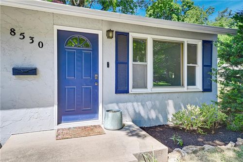 8530 Grandview Ln, Overland Park, KS, 66212-3516 | Card Image