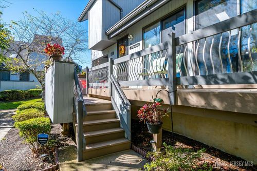 30 Magnolia Ct, MONMOUTH JUNCTION, NJ, 08852-2333 | Card Image