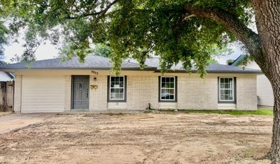 2923 Avenue L, House other with 4 bedrooms, 2 bathrooms and null parking in Nederland TX | Image 1