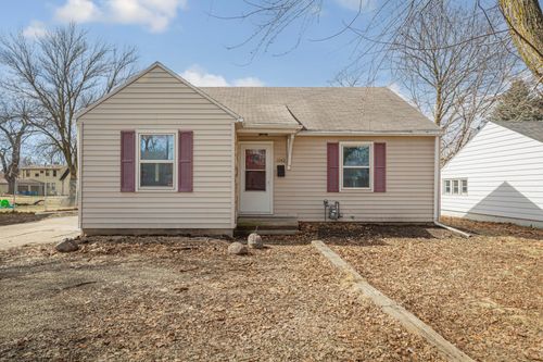 1042 S Oak Ave, Owatonna, MN, 55060-3725 | Card Image