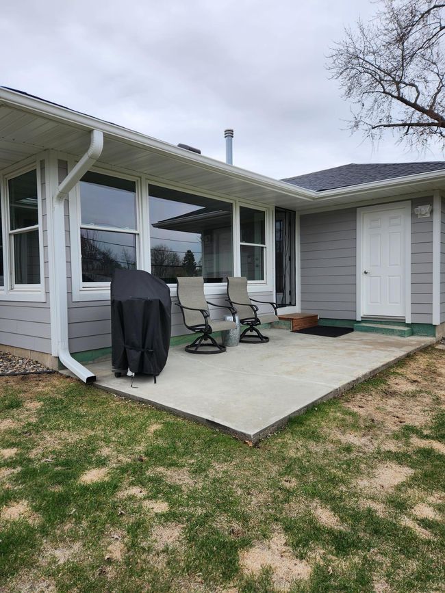 Patio outside of the sunroom | Image 20