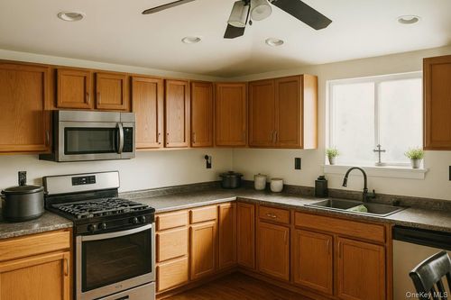 50 Schneider Ave, Highland Fls, NY, 10928-1422 | Card Image