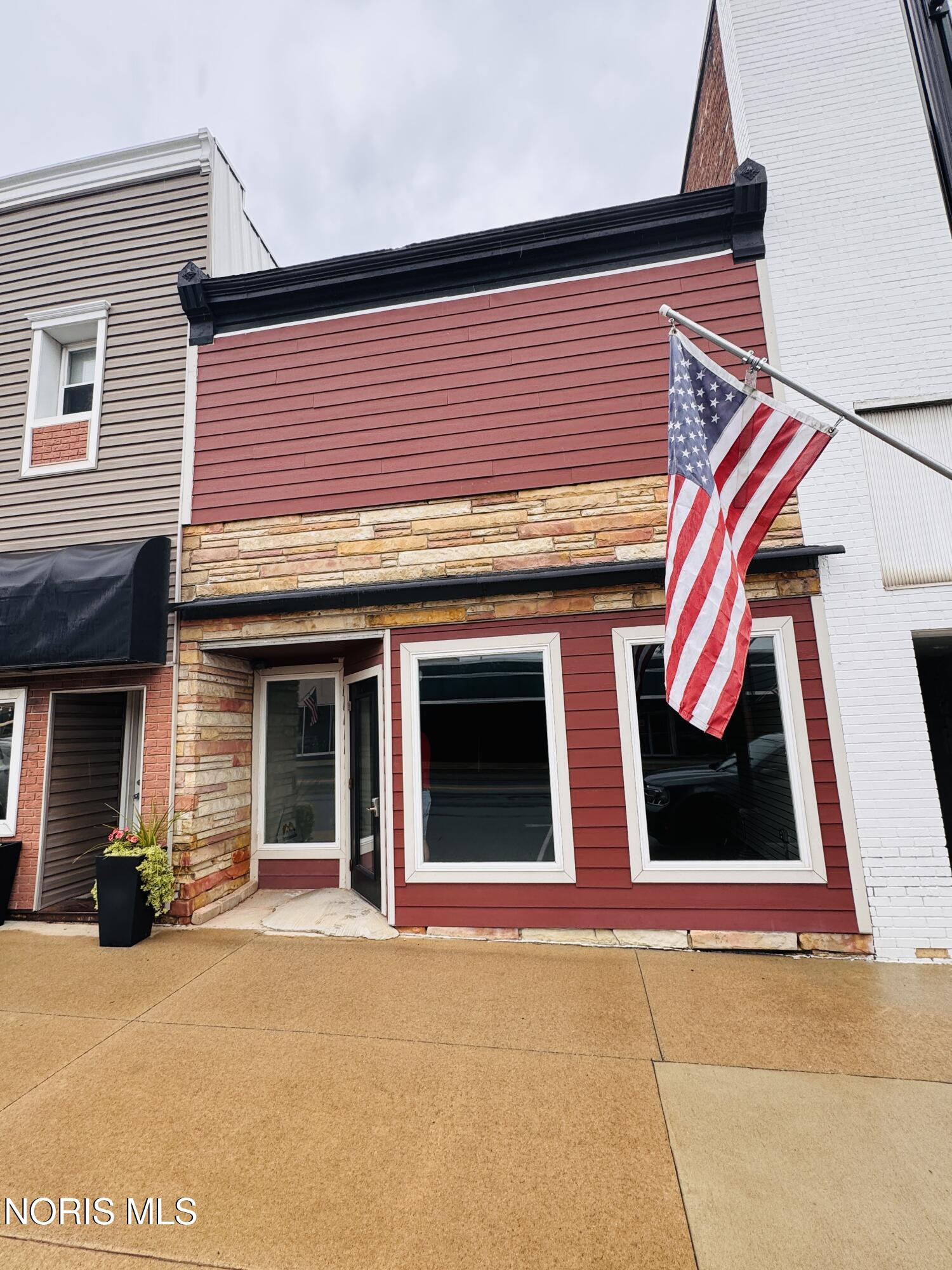 113 Jackson St, West Unity, OH 43570