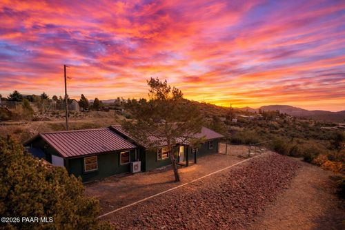 18059 S Country Club Dr, Peeples Valley, AZ, 86332-8701 | Card Image