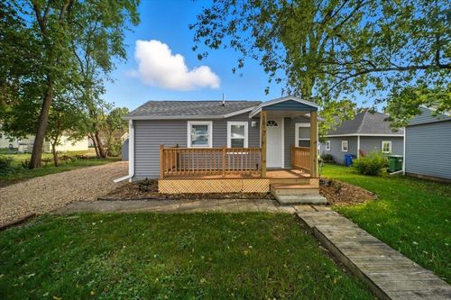 117 6th Ave Nw, Waverly, IA, 50677-2639 | Card Image