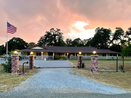 3308 Meadow Oak Dr, Cottonwood, CA, 96022-9558 | Card Image