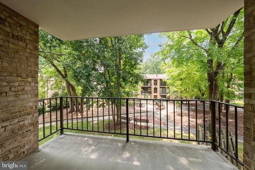 4111c-2045 Royal Fern Ct, RESTON, VA, 20191-2045 | Card Image