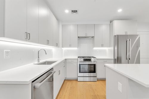 402-256 Dorchester St, Boston, MA, 02127-2877 | Card Image