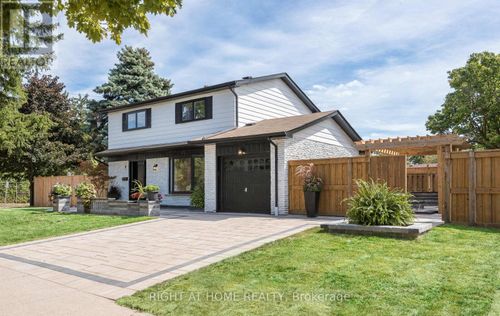 8 Culham St, Oakville, ON, L6H1G4 | Card Image