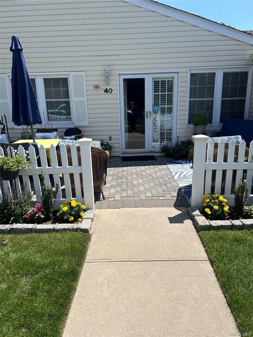 40 Revere Dr, Sayville, NY, 11782-1351 | Card Image