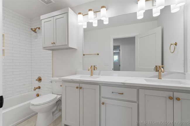 2038 E 129 Th St S, House other with 3 bedrooms, 3 bathrooms and null parking in Jenks OK | Image 39