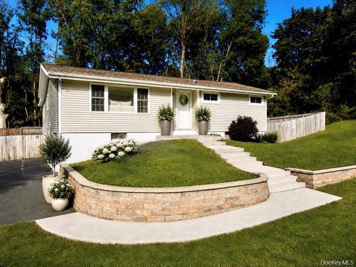 63 Martin Rd, Pleasant Valley, NY, 12569-7912 | Card Image