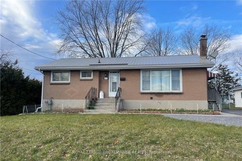 a-44 N Park Gdns, Belleville, ON, K8P2M3 | Card Image