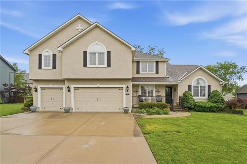 2605 Winterview Cir, Lee's Summit, MO, 64081-4095 | Card Image