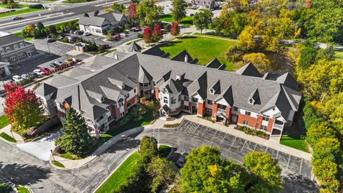 17490 Crest Hill Dr, Brookfield, WI, 53045-1295 | Card Image