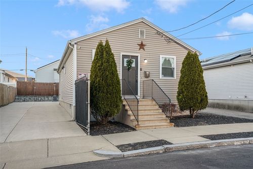 9 Halton St, Providence, RI, 02907-3011 | Card Image