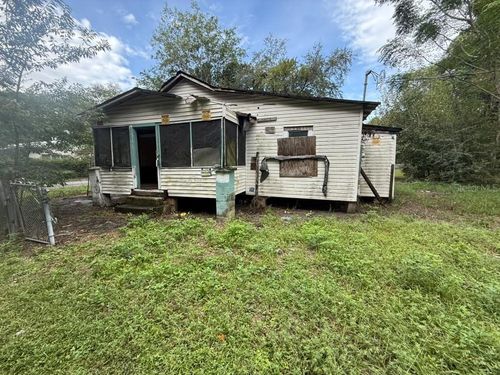 111 Cedar Ave, Palatka, FL, 32177-2162 | Card Image