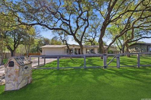 182 Oklahoma Ave, New Braunfels, TX, 78130-8110 | Card Image