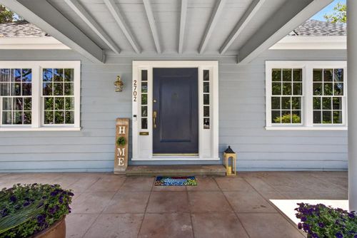 2702 Donner Way, Sacramento, CA, 95818-3937 | Card Image