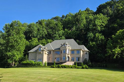 1060 Natchez Valley Ln, Franklin, TN, 37064-4704 | Card Image