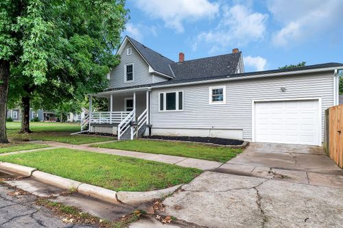 1301 E 11th Ave, Winfield, KS, 67156-3910 | Card Image