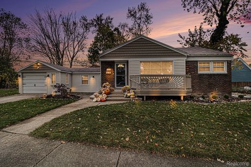 1815 E Lincoln St, Birmingham, MI, 48009-7114 | Card Image