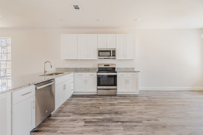 2900 Avenue C, House other with 3 bedrooms, 2 bathrooms and null parking in Fort Worth TX | Image 4
