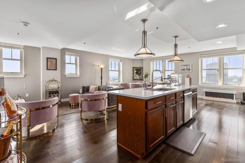 16b-525 W Lafayette Blvd, Detroit, MI, 48226-3122 | Card Image