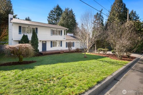 7037 Ne 137th St, Kirkland, WA, 98034-5010 | Card Image